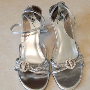 Ladies formal dress shoe